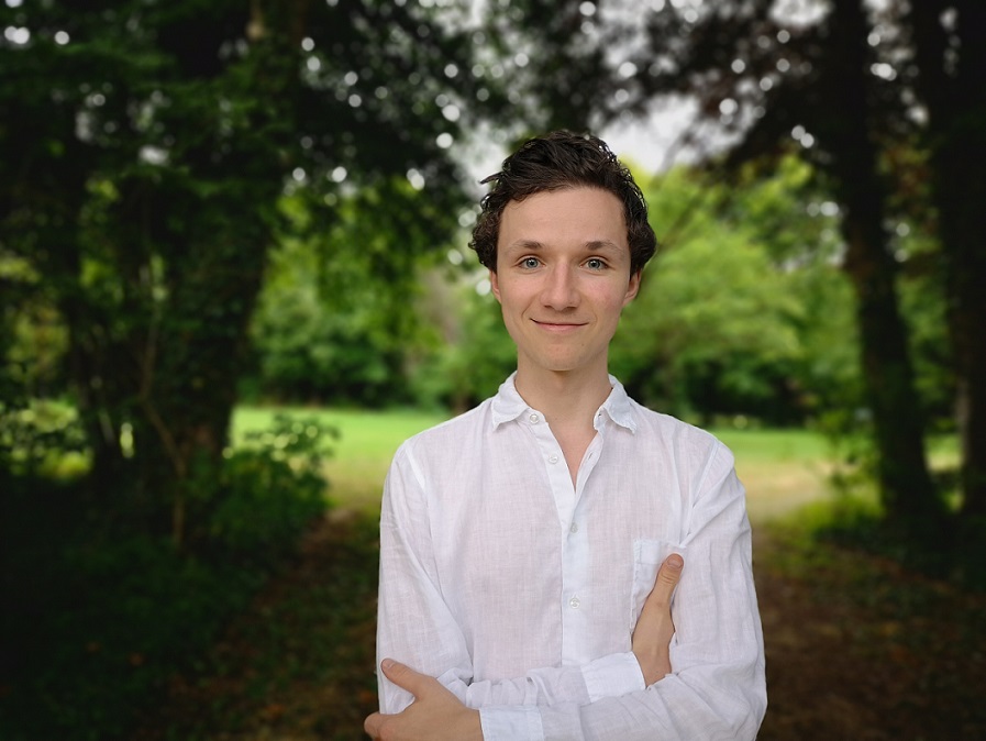 Pianist Benjamin Mead